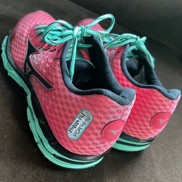 XLNT Mizuno Wave Inspire 11 Tomato Red Seafoam Green Black Womens 8 US 38.5 EUR - Picture 4 of 10